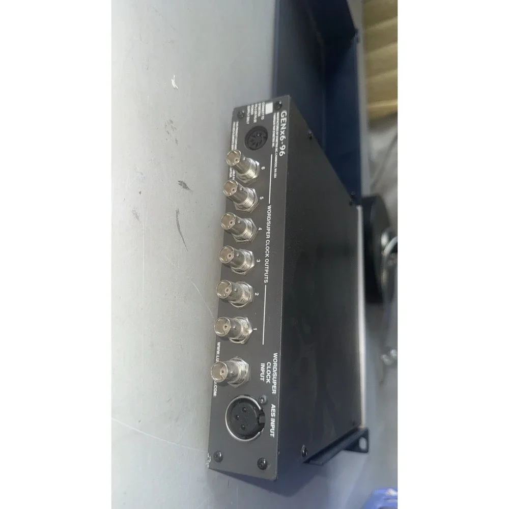 Lucid GENx6-96 Word/Super Clock‎ Generator without power supply